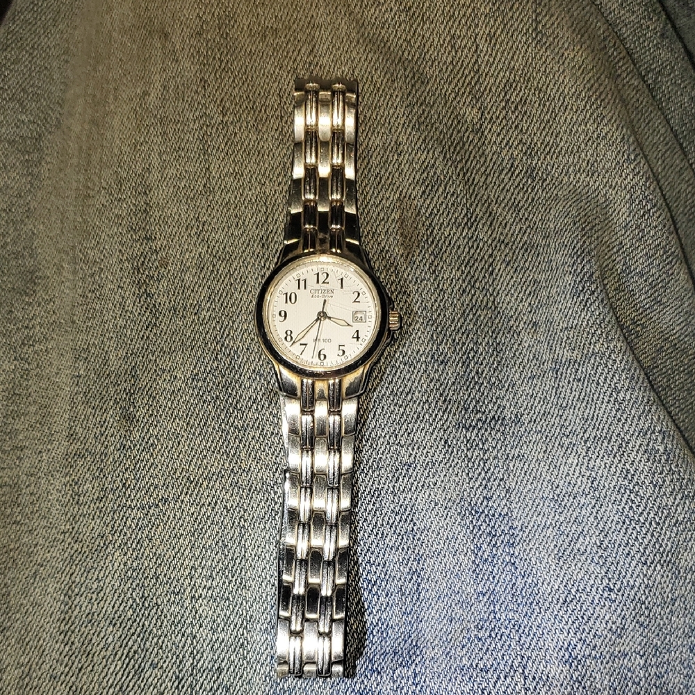 Citizen Silver Timepiece with White Face